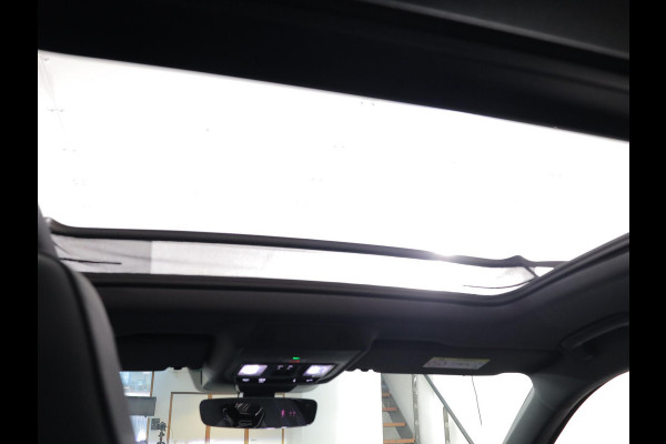 Volkswagen Tayron 1.5 eHybrid R-Line Edition 272 pk Automaat (DSG) | Navigatie | Panoramadak | Parkeersensoren (Park assist) | Achteruitrijcamera | Black Style pakket | R-Line |