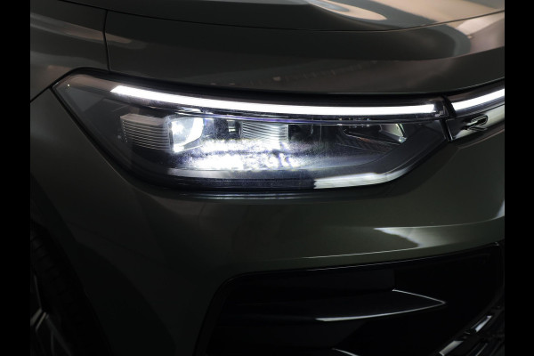 Volkswagen Tayron 1.5 eHybrid R-Line Edition 272 pk Automaat (DSG) | Navigatie | Panoramadak | Parkeersensoren (Park assist) | Achteruitrijcamera | Black Style pakket | R-Line |