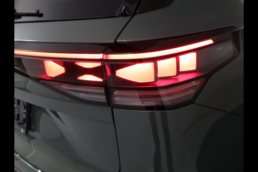 Volkswagen Tayron 1.5 eHybrid R-Line Edition 272 pk Automaat (DSG) | Navigatie | Panoramadak | Parkeersensoren (Park assist) | Achteruitrijcamera | Black Style pakket | R-Line |