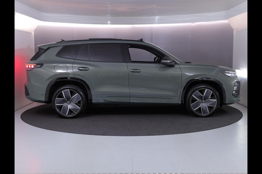 Volkswagen Tayron 1.5 eHybrid R-Line Edition 272 pk Automaat (DSG) | Navigatie | Panoramadak | Parkeersensoren (Park assist) | Achteruitrijcamera | Black Style pakket | R-Line |