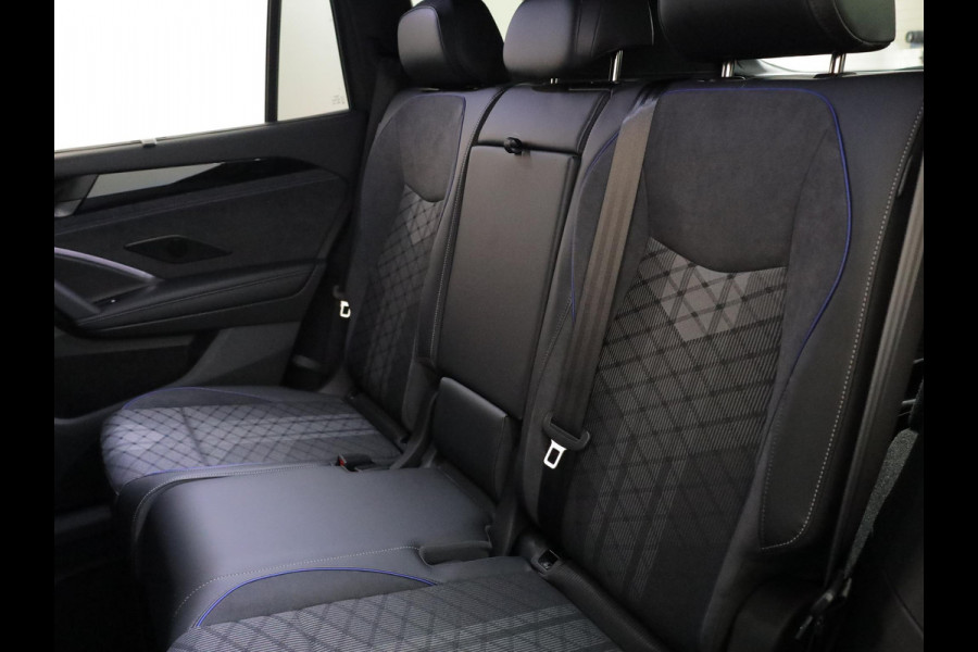 Volkswagen Tayron 1.5 eHybrid R-Line Edition 272 pk Automaat (DSG) | Navigatie | Panoramadak | Parkeersensoren (Park assist) | Achteruitrijcamera | Black Style pakket | R-Line |