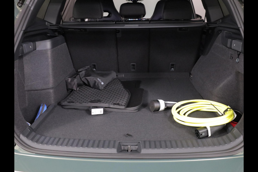 Volkswagen Tayron 1.5 eHybrid R-Line Edition 272 pk Automaat (DSG) | Navigatie | Panoramadak | Parkeersensoren (Park assist) | Achteruitrijcamera | Black Style pakket | R-Line |