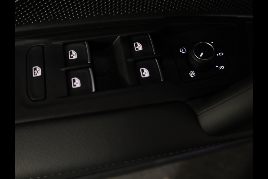 Volkswagen Tayron 1.5 eHybrid R-Line Edition 272 pk Automaat (DSG) | Navigatie | Panoramadak | Parkeersensoren (Park assist) | Achteruitrijcamera | Black Style pakket | R-Line |