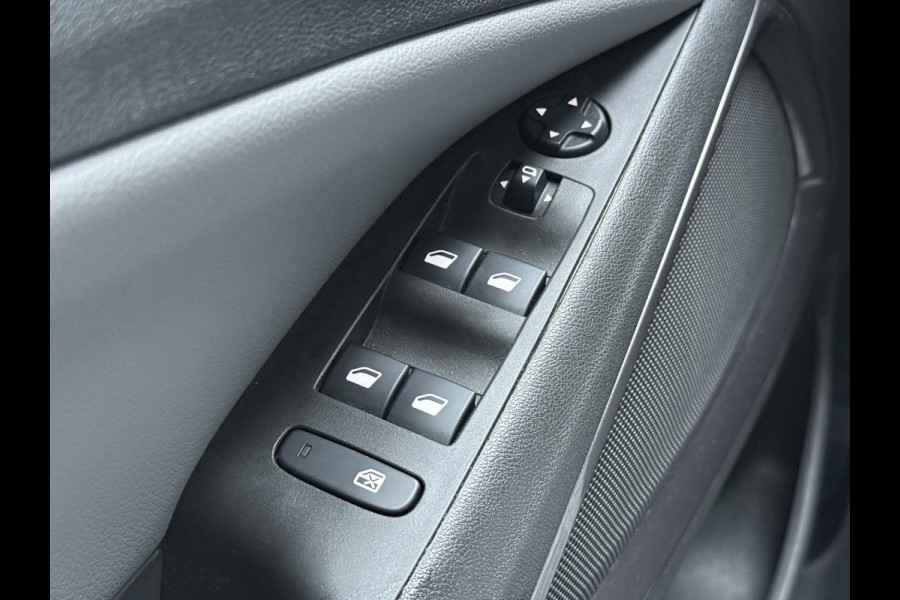 Opel Crossland X BWJ 2018 | 1.2T 111pk Innovation | PANO DAK | CAMERA | CLIMA | NAVI | PRIVACY GLASS | SPORTSTOELEN | WINTERPAKKET | CARPLAY