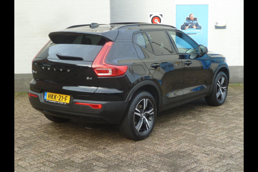 Volvo XC40 2.0 B4 R-Design|Panodak|Memory|Harman/Kardon|Adaptive-Cruise|Trekhaak|360-Camera|Stoel/Stuurverwarming