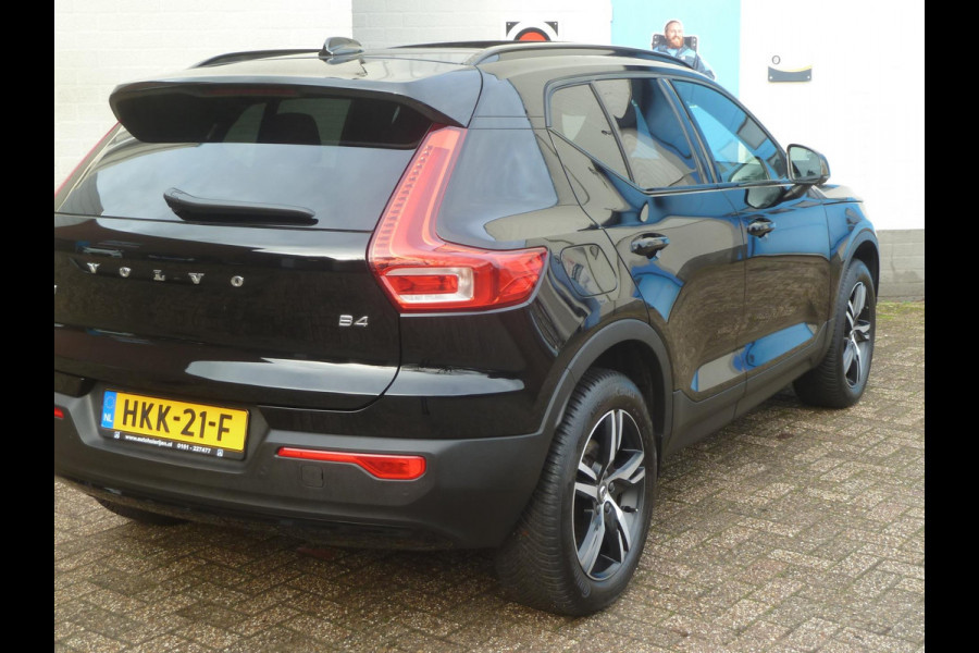 Volvo XC40 2.0 B4 R-Design|Panodak|Memory|Harman/Kardon|Adaptive-Cruise|Trekhaak|360-Camera|Stoel/Stuurverwarming