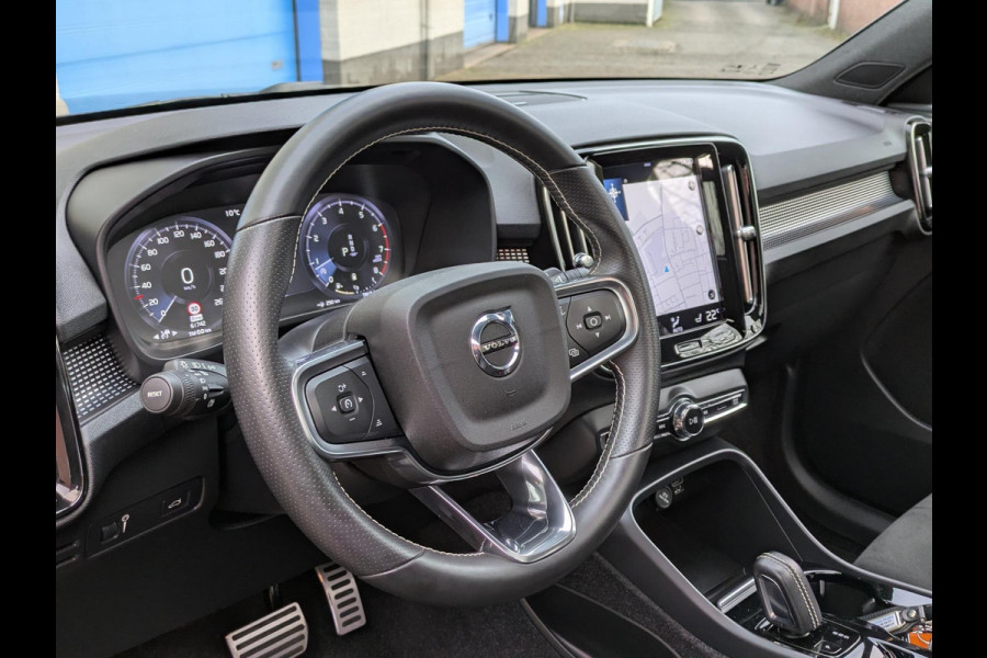 Volvo XC40 2.0 B4 R-Design|Panodak|Memory|Harman/Kardon|Adaptive-Cruise|Trekhaak|360-Camera|Stoel/Stuurverwarming