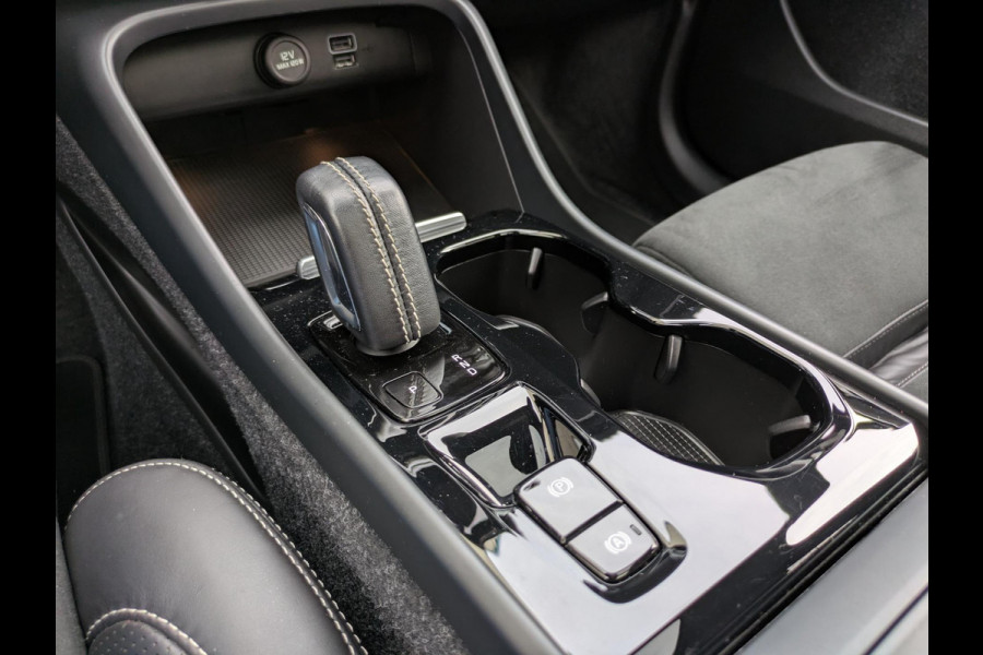 Volvo XC40 2.0 B4 R-Design|Panodak|Memory|Harman/Kardon|Adaptive-Cruise|Trekhaak|360-Camera|Stoel/Stuurverwarming