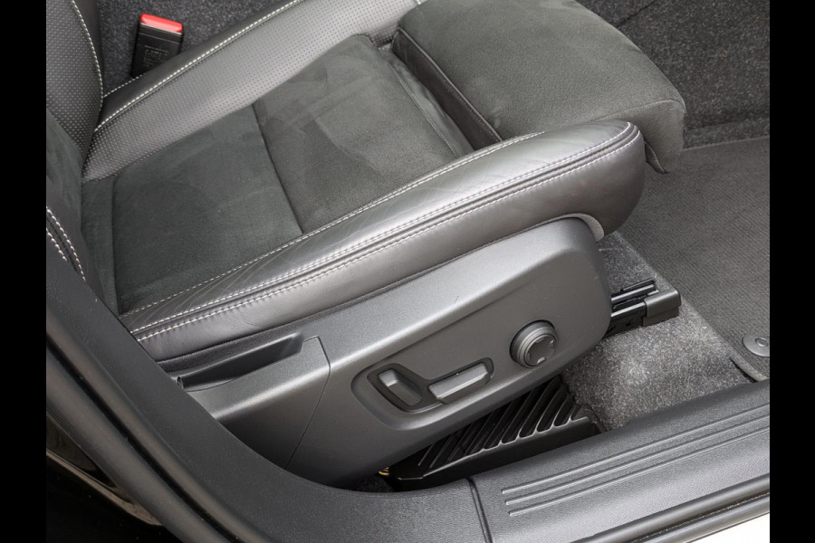 Volvo XC40 2.0 B4 R-Design|Panodak|Memory|Harman/Kardon|Adaptive-Cruise|Trekhaak|360-Camera|Stoel/Stuurverwarming