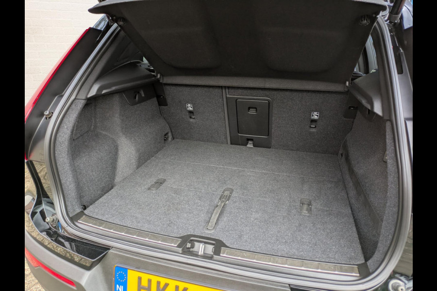 Volvo XC40 2.0 B4 R-Design|Panodak|Memory|Harman/Kardon|Adaptive-Cruise|Trekhaak|360-Camera|Stoel/Stuurverwarming
