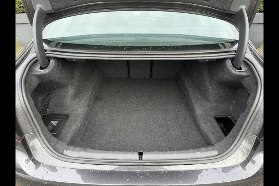 BMW 5 Serie 520i Executive Edition | Navigatie | Lederen Bekleding | 18 Inch Lichtmetalen Velgen | Cruise Control |