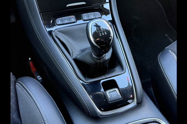 Opel Grandland X BWJ 11-2020 | 1.2T 131PK Bus Executive | TREKHAAK | CLIMA | NAVI | LEDER/STOF | SPORTSTOELEN | PDC 2X | CARPLAY |