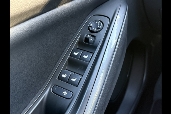 Opel Grandland X BWJ 11-2020 | 1.2T 131PK Bus Executive | TREKHAAK | CLIMA | NAVI | LEDER/STOF | SPORTSTOELEN | PDC 2X | CARPLAY |