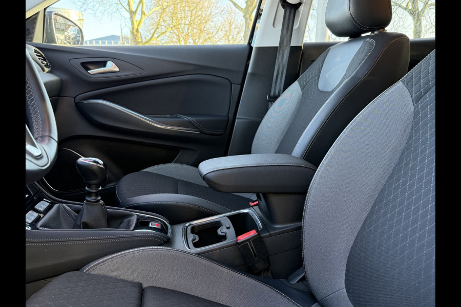 Opel Grandland X BWJ 11-2020 | 1.2T 131PK Bus Executive | TREKHAAK | CLIMA | NAVI | LEDER/STOF | SPORTSTOELEN | PDC 2X | CARPLAY |