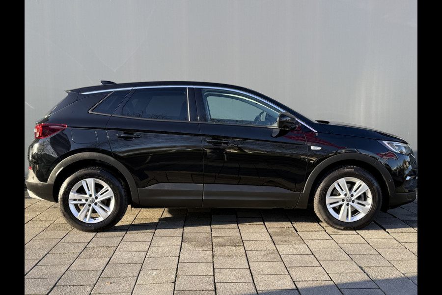 Opel Grandland X BWJ 11-2020 | 1.2T 131PK Bus Executive | TREKHAAK | CLIMA | NAVI | LEDER/STOF | SPORTSTOELEN | PDC 2X | CARPLAY |