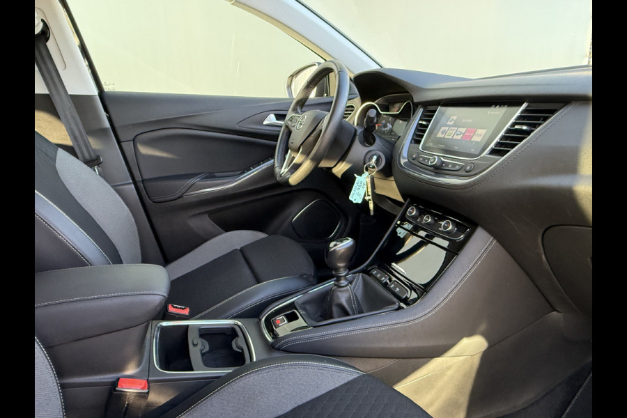 Opel Grandland X BWJ 11-2020 | 1.2T 131PK Bus Executive | TREKHAAK | CLIMA | NAVI | LEDER/STOF | SPORTSTOELEN | PDC 2X | CARPLAY |