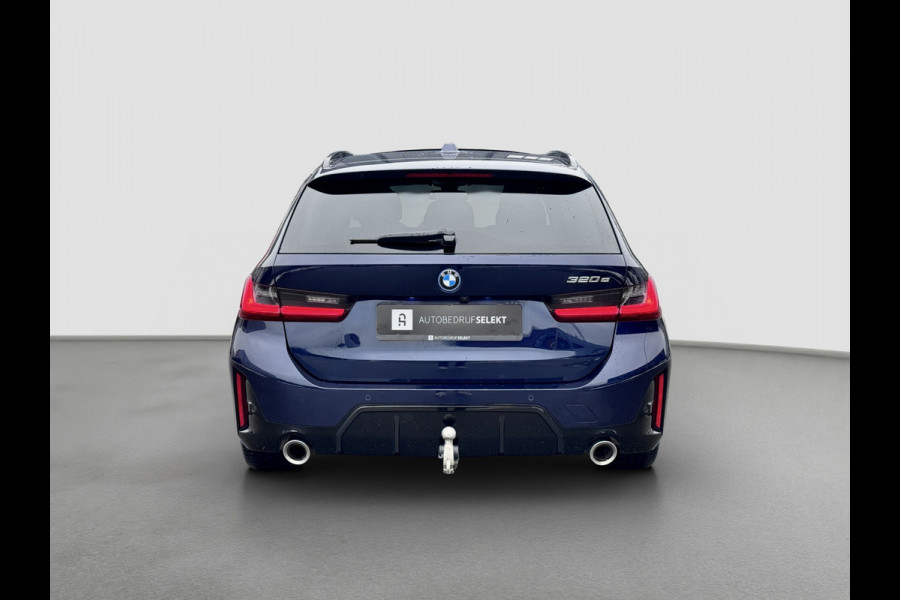 BMW 3 Serie Touring 320e M-Sport | Pano | Trekhaak | Harman Kardon | 19 inch | Sfeerverlichting | Camera | Dealer onderhouden