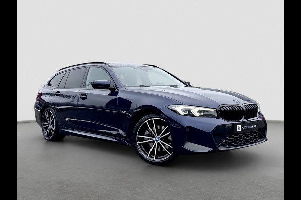 BMW 3 Serie Touring 320e M-Sport | Pano | Trekhaak | Harman Kardon | 19 inch | Sfeerverlichting | Camera | Dealer onderhouden