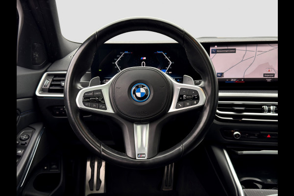 BMW 3 Serie Touring 320e M-Sport | Pano | Trekhaak | Harman Kardon | 19 inch | Sfeerverlichting | Camera | Dealer onderhouden