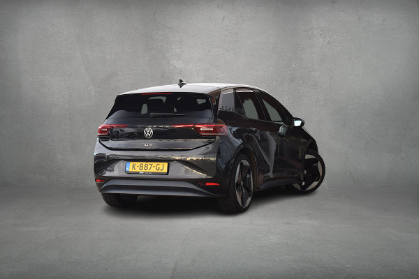 Volkswagen ID.3 First Max 58 kWh | Trekhaak | Pano | Stuur- en Stoelverwarming