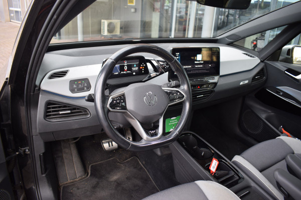 Volkswagen ID.3 First Max 58 kWh | Trekhaak | Pano | Stuur- en Stoelverwarming