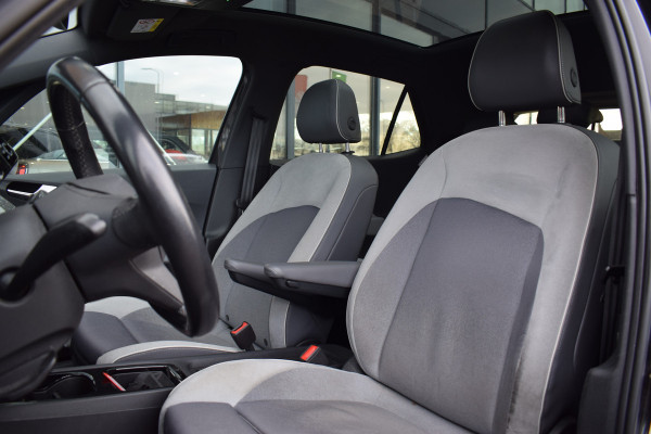 Volkswagen ID.3 First Max 58 kWh | Trekhaak | Pano | Stuur- en Stoelverwarming