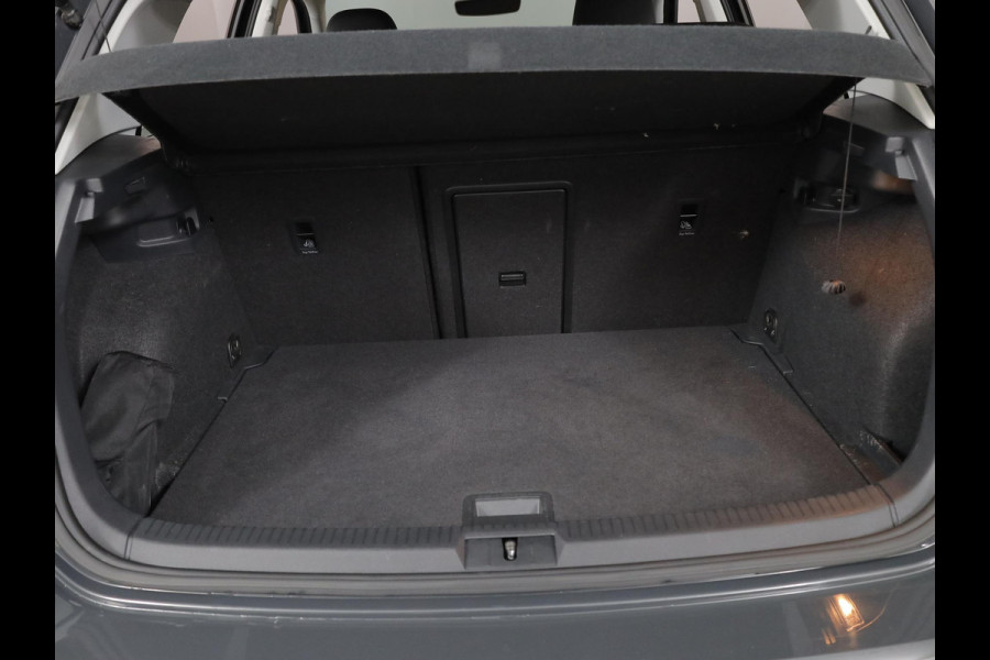 Volkswagen Golf 1.0 TSI Comfortline 115 pk | Navigatie | Parkeersensoren | Adaptieve cruise control | Apple Carplay/Android Auto |