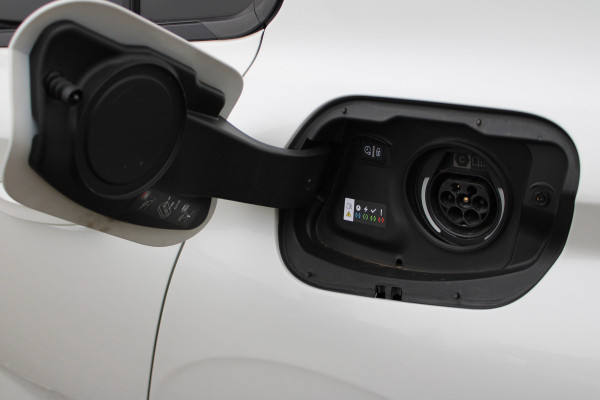 Peugeot 308 1.6 Plug-in Hybrid 225 GT | Trekhaak | Alcantara | 360 Camera | Navigatie | Black Pack