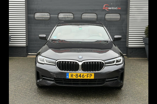 BMW 5 Serie 530e Business Edition Plus | Panoramadak | Camera | Lederen Bekleding | Laser | Elektrische Trekhaak |