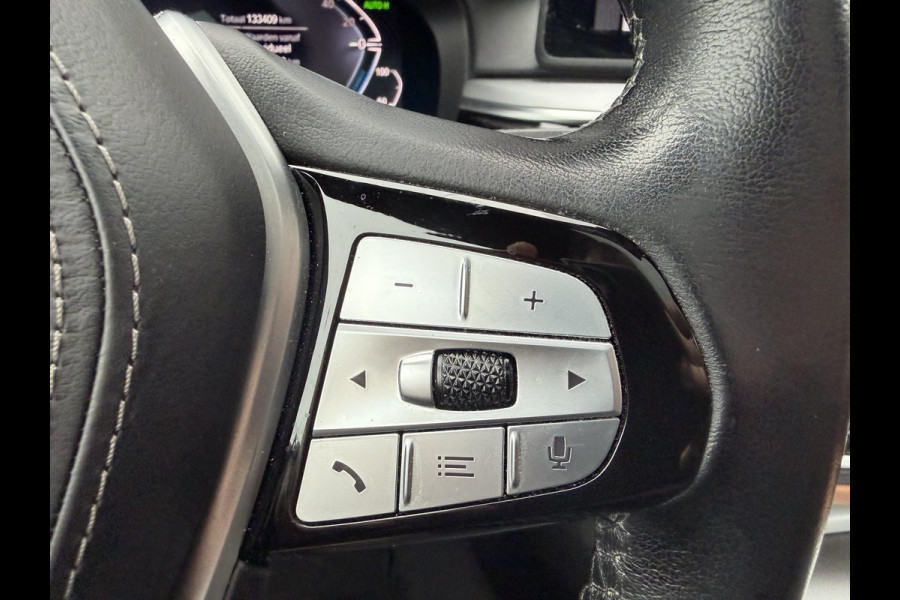 BMW 5 Serie 530e Business Edition Plus | Panoramadak | Camera | Lederen Bekleding | Laser | Elektrische Trekhaak |