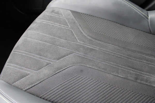 Peugeot 308 1.6 Plug-in Hybrid 225 GT | Trekhaak | Alcantara | 360 Camera | Navigatie | Black Pack