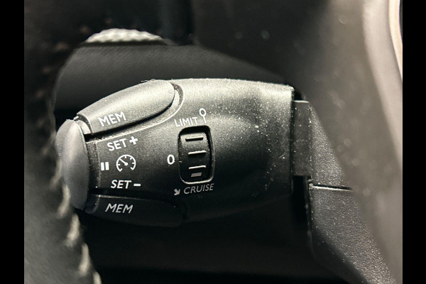 Peugeot 208 1.2 PureTech Allure | Origineel Nederlands | Climate / Cruise control Carplay Lichtmetaal