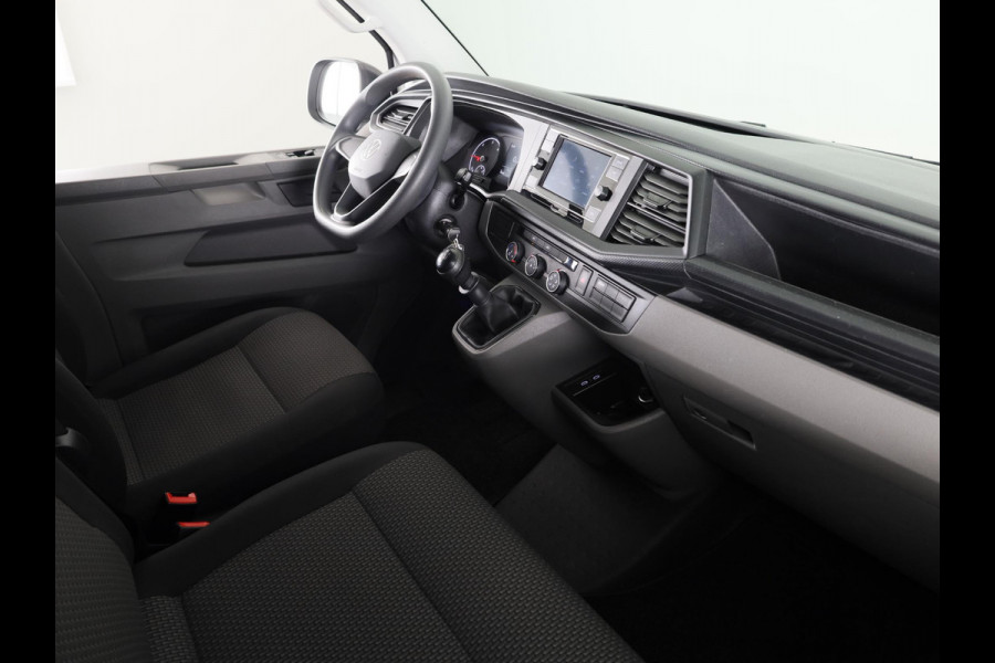 Volkswagen Transporter 2.0 TDI L2H1 28 Comfortline 110 pk | Verlengde garantie | Navigatie via App | Parkeersensoren achter | Cruise control |