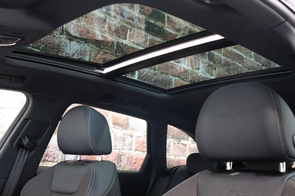 Audi A4 Avant 35 TFSI S Edition Competition Automaat / Panoramadak / Optic Black / Adaptieve Cruise Control / 18 Inch / LED / Stoelverwarming / Navigatiesysteem / Achteruitrijcamera / Extra Getint Glas / Climate Control