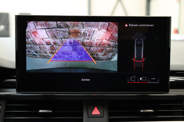 Audi A4 Avant 35 TFSI S Edition Competition Automaat / Panoramadak / Optic Black / Adaptieve Cruise Control / 18 Inch / LED / Stoelverwarming / Navigatiesysteem / Achteruitrijcamera / Extra Getint Glas / Climate Control