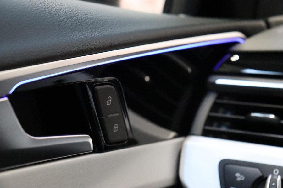 Audi A4 Avant 35 TFSI S Edition Competition Automaat / Panoramadak / Optic Black / Adaptieve Cruise Control / 18 Inch / LED / Stoelverwarming / Navigatiesysteem / Achteruitrijcamera / Extra Getint Glas / Climate Control