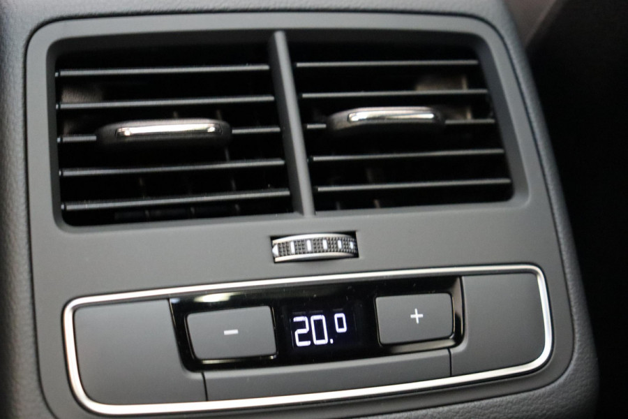 Audi A4 Avant 35 TFSI S Edition Competition Automaat / Panoramadak / Optic Black / Adaptieve Cruise Control / 18 Inch / LED / Stoelverwarming / Navigatiesysteem / Achteruitrijcamera / Extra Getint Glas / Climate Control