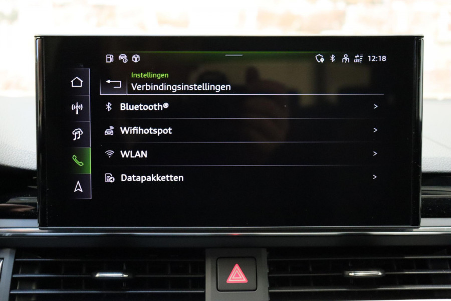 Audi A4 Avant 35 TFSI S Edition Competition Automaat / Panoramadak / Optic Black / Adaptieve Cruise Control / 18 Inch / LED / Stoelverwarming / Navigatiesysteem / Achteruitrijcamera / Extra Getint Glas / Climate Control