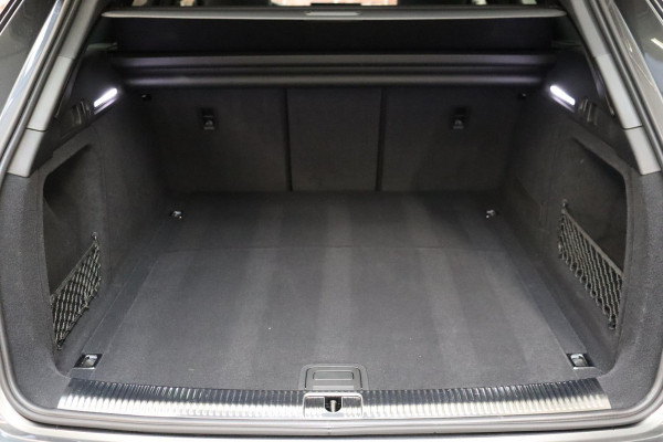 Audi A4 Avant 35 TFSI S Edition Competition Automaat / Panoramadak / Optic Black / Adaptieve Cruise Control / 18 Inch / LED / Stoelverwarming / Navigatiesysteem / Achteruitrijcamera / Extra Getint Glas / Climate Control