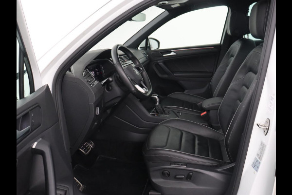 Volkswagen Tiguan 1.4 TSI eHybrid R Line | Panoramadak | Leder | Stoelverwarming | Trekhaak | 360 Camera | Adaptive cruise | Carplay | Matrix LED | Navigatie | Achterbankverwarming | PHEV | Plug In