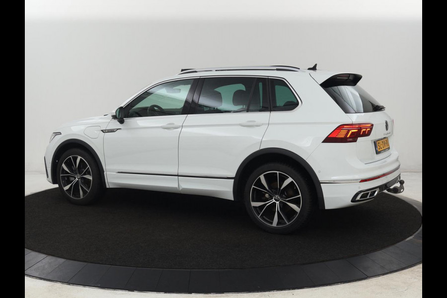Volkswagen Tiguan 1.4 TSI eHybrid R Line | Panoramadak | Leder | Stoelverwarming | Trekhaak | 360 Camera | Adaptive cruise | Carplay | Matrix LED | Navigatie | Achterbankverwarming | PHEV | Plug In