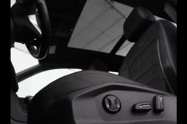 Volkswagen Tiguan 1.4 TSI eHybrid R Line | Panoramadak | Leder | Stoelverwarming | Trekhaak | 360 Camera | Adaptive cruise | Carplay | Matrix LED | Navigatie | Achterbankverwarming | PHEV | Plug In
