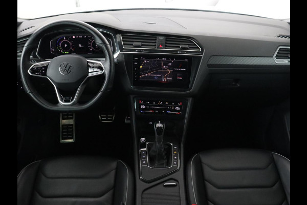 Volkswagen Tiguan 1.4 TSI eHybrid R Line | Panoramadak | Leder | Stoelverwarming | Trekhaak | 360 Camera | Adaptive cruise | Carplay | Matrix LED | Navigatie | Achterbankverwarming | PHEV | Plug In