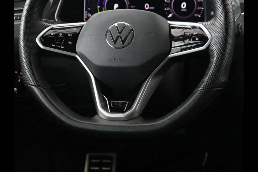 Volkswagen Tiguan 1.4 TSI eHybrid R Line | Panoramadak | Leder | Stoelverwarming | Trekhaak | 360 Camera | Adaptive cruise | Carplay | Matrix LED | Navigatie | Achterbankverwarming | PHEV | Plug In