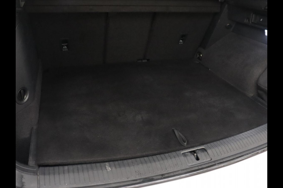 Volkswagen Tiguan 1.4 TSI eHybrid R Line | Panoramadak | Leder | Stoelverwarming | Trekhaak | 360 Camera | Adaptive cruise | Carplay | Matrix LED | Navigatie | Achterbankverwarming | PHEV | Plug In