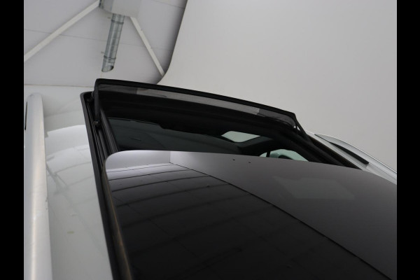 Volkswagen Tiguan 1.4 TSI eHybrid R Line | Panoramadak | Leder | Stoelverwarming | Trekhaak | 360 Camera | Adaptive cruise | Carplay | Matrix LED | Navigatie | Achterbankverwarming | PHEV | Plug In