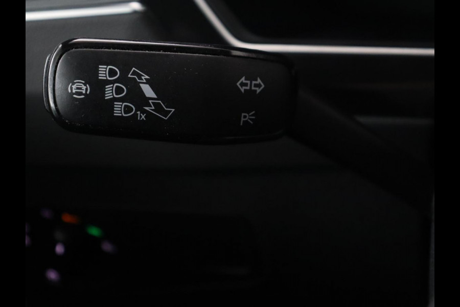 Volkswagen Tiguan 1.4 TSI eHybrid R Line | Panoramadak | Leder | Stoelverwarming | Trekhaak | 360 Camera | Adaptive cruise | Carplay | Matrix LED | Navigatie | Achterbankverwarming | PHEV | Plug In