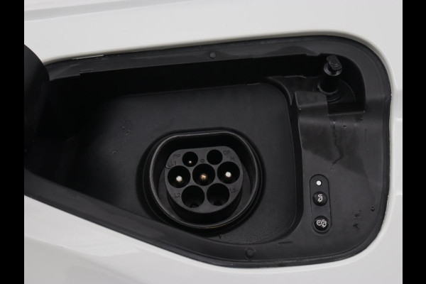 Volkswagen Tiguan 1.4 TSI eHybrid R Line | Panoramadak | Leder | Stoelverwarming | Trekhaak | 360 Camera | Adaptive cruise | Carplay | Matrix LED | Navigatie | Achterbankverwarming | PHEV | Plug In