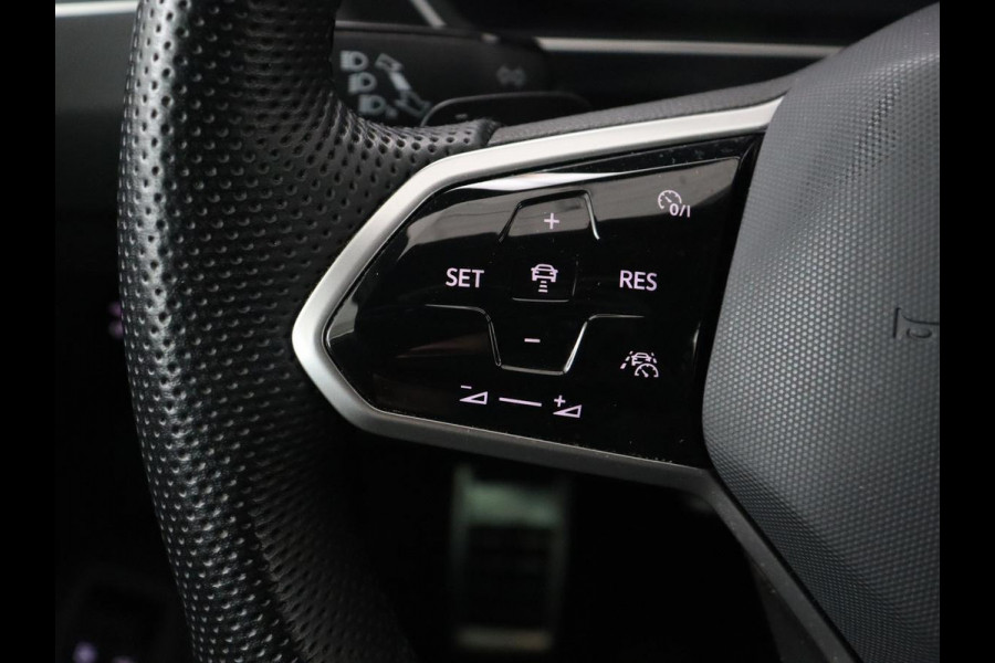 Volkswagen Tiguan 1.4 TSI eHybrid R Line | Panoramadak | Leder | Stoelverwarming | Trekhaak | 360 Camera | Adaptive cruise | Carplay | Matrix LED | Navigatie | Achterbankverwarming | PHEV | Plug In