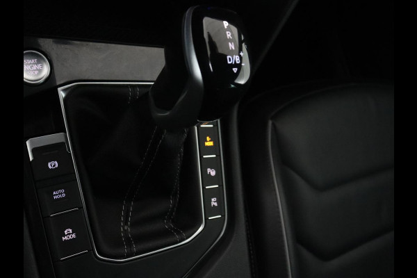 Volkswagen Tiguan 1.4 TSI eHybrid R Line | Panoramadak | Leder | Stoelverwarming | Trekhaak | 360 Camera | Adaptive cruise | Carplay | Matrix LED | Navigatie | Achterbankverwarming | PHEV | Plug In